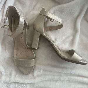 GOLD HEELS